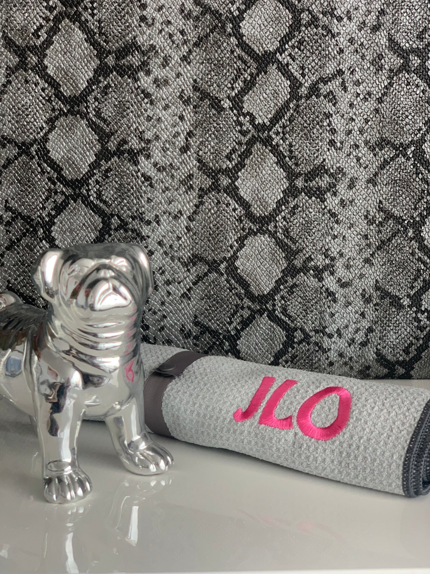 Mascosana - Pet Towel - personalisierts, saugstarkes Handtuch für Hunde, Katzen und Pferde - in grau mit farbiger Beschriftung